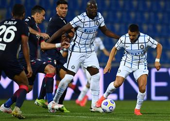 فيديو إنتر ميلان يقترب من حسم الدوري الإيطالي بثنائية حكيمي وإريكسن في كروتوني