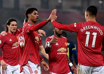 تشكيل مانشستر يونايتد ضد ليفربول بوجبا أساسي ا وكافاني على مقاعد البدلاء