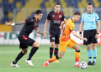 فيديو بمشاركة مصطفى محمد البديل جالطة سراي يتخطى جينتشلاربيرليجي بثنائية في الدوري التركي