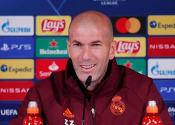 زيدان أرفع قبعتي للاعبي ريال مدريد والقتال على لقبي دوري الأبطال والليجا ليس معجزة