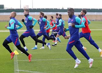 برشلونة يستعيد مهاجمه قبل مباراة أتلتيكو مدريد في الدوري الإسباني