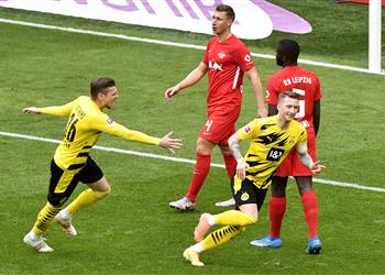 فيديو بوروسيا دورتموند يخطف فوز ا قاتل ا من لايبزيج بثلاثية في الدوري الألماني