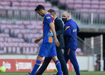 نقل بوسكيتس للمستشفى بعد إصابته في مباراة برشلونة وأتلتيكو مدريد