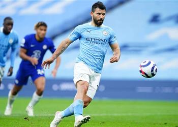 جوارديولا يدافع عن أجويرو بعد إهداره ركلة جزاء أمام تشيلسي هذا قراره