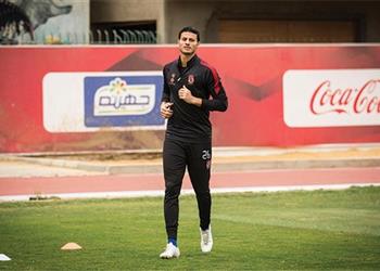 الشناوي يتابع تدريبات الأهلي من دكة الاحتياطي