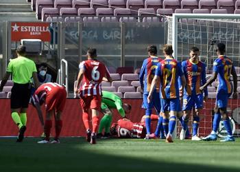 موندو ديبورتيفو بيكيه وتير شتيجن وب خا سواريز في مباراة برشلونة وأتلتيكو مدريد