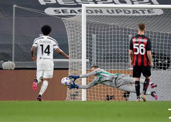 فيديو تشيزني يتصدى لركلة جزاء كيسي في مباراة يوفنتوس وميلان