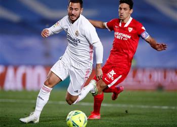 صورة حكم مواجهة إشبيلية يحتسب هدف ريال مدريد القاتل لـ هازارد