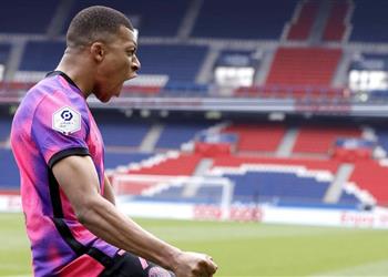 مبابي يقاوم ضغوطات باريس سان جيرمان بشأن تجديد عقده