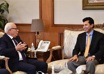 وزير الرياضة ومحافظ بورسعيد يبحثان مستجدات إنشاء الاستاد الجديد