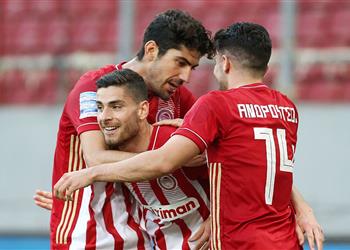 فيديو أولمبياكوس يفوز على باوك وردة في الدوري اليوناني وكوكا يحتفل باللقب