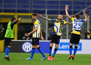 فيديو روما يواصل معاناته ويسقط بثلاثية أمام إنتر ميلان في الدوري الإيطالي