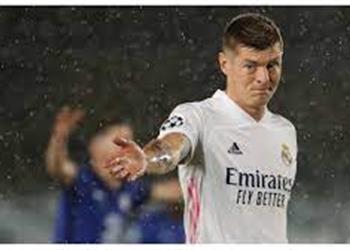 توني كروس يخضع للحجر الصحي لاشتباه إصابته بـ فيروس كورونا