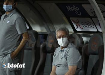 مناوشات بين جماهير الزمالك وحلمي طولان في استاد القاهرة