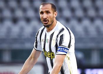 فيديو النيران الصديقة كيليني يسجل هدف إنتر ميلان الثاني أمام يوفنتوس