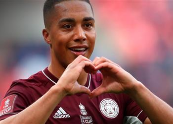 تيليمانس بعد الفوز بكأس الاتحاد خضنا مباراة صعبة ضد تشيلسي وسعيد بمساعدة ليستر سيتي