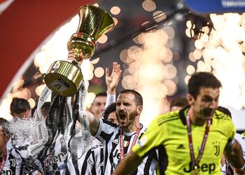 بوفون تلقيت عرض ا من شخص أكثر جنون ا مني ولا أمانع اللعب في دوري الدرجة الثالثة