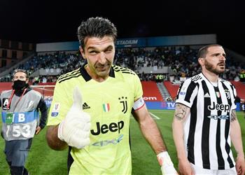 مازلت أشعر بالقوة بوفون يفتح الباب أمام عودته لمنتخب إيطاليا في كأس العالم 2022