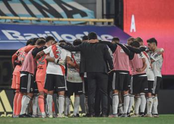 الحراس الأربعة منهم إصابة 20 لاعب ا في ريفر بليت بكورونا قبل مباراته بكوبا ليبرتادوريس