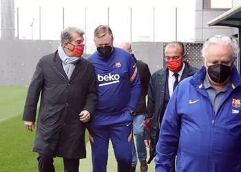 اجتماع حاسم في برشلونة لمناقشة مستقبل رونالد كومان