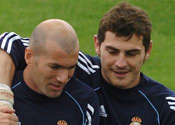 كاسياس ما حققه زيدان مع ريال مدريد لا ي صدق وأتمنى فوزنا بالدوري الإسباني