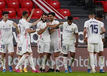 تشكيل ريال مدريد ضد فياريال بنزيما في الهجوم وراموس بديل ا