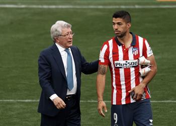 رئيس أتلتيكو مدريد بعد التتويج بالليجا سواريز م هاجم عظيم واستمراره هو وسيميوني ليس بيدي