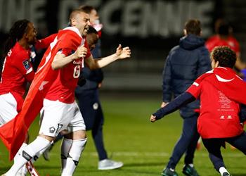 لأول مرة منذ 10 سنوات ليل يكسر هيمنة باريس سان جيرمان ويتوج بطل ا لـ الدوري الفرنسي