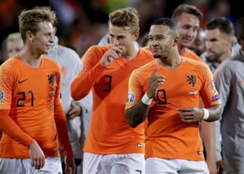 قائمة هولندا النهائية لـ يورو 2020 ديباي ودي يونج ودي ليخت في المقدمة