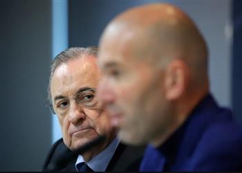 زيدان يخبر لاعبي ريال مدريد بقرار رحيله ويجتمع مع بيريز للإعلان الرسمي