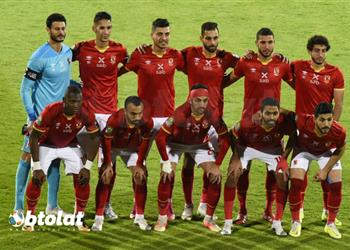 الأهلي بزيه التقليدي أمام نهضة بركان في السوبر الإفريقي