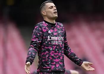 مورينيو يطالب روما بالتعاقد مع تشاكا من آرسنال