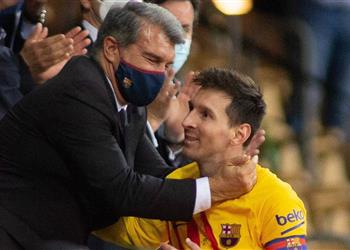 تطور جديد في مفاوضات ميسي وبرشلونة لتجديد عقده وخطوة وحيدة تحسم قراره النهائي