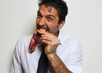 بوفون يلمح إلى وجهته المقبلة ويؤكد مورينيو قيمة مضافة لروما