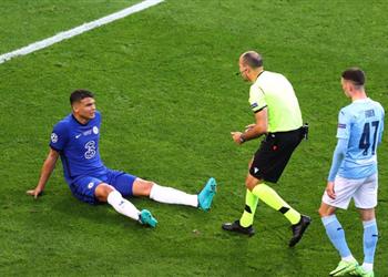 فيديو الإصابة تجبر تياجو سيلفا على مغادرة مباراة مانشستر سيتي وتشيلسي