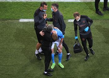 فيديو دي بروين يخرج باكي ا من مباراة مانشستر سيتي وتشيلسي للإصابة