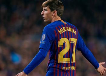 برشلونة يقرر التخلي عن ميراندا واللاعب يختار ريال بيتيس
