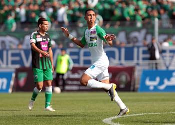 مدرب الرجاء المغربي يرد على أنباء عرض الأهلي 5 ملايين دولار لضم سفيان رحيمي