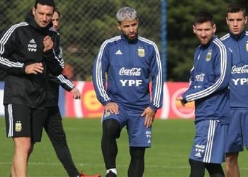 سكالوني تواجد ميسي وأجويرو في نفس النادي يصب في مصلحة الأرجنتين