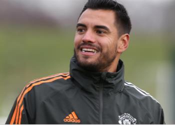 رسمي ا مانشستر يونايتد يعلن رحيل روميرو وبيريرا و6 لاعبين