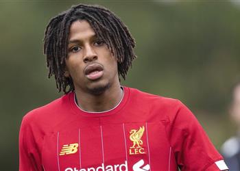 رسمي ا ليفربول يعلن تجديد عقد ياسر لعروسي