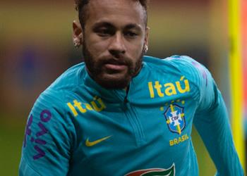 فيديو مشجعو البرازيل يتسببون في إصابة نيمار قبل مواجهة الإكوادور