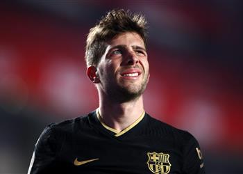 ماركا روبيرتو لا يفكر في مغادرة برشلونة رغم الشكوك بشأن مستقبله