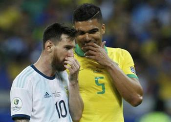 ميسي يتفق مع كاسيميرو ويتواصل مع سواريز ونيمار بشأن عدم إقامة كوبا أمريكا
