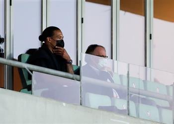 دي بور يمنح دور ا لـ فان دايك مع منتخب هولندا في يورو 2020