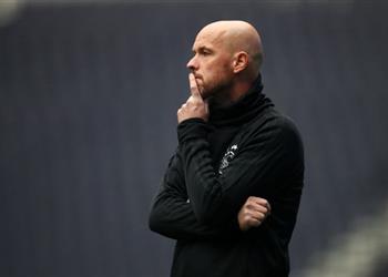 توتنهام يبدأ محادثات مع تين هاج بعد غلق ملف كونتي