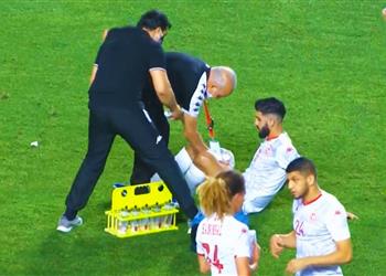 فيديو فرجاني ساسي يغادر مباراة تونس والكونغو للإصابة