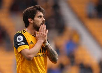 ديلي ميل نيفيز يخبر لاعبي ولفرهامبتون باستعداده للانضمام إلى آرسنال