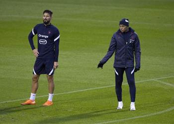 بوجبا يعلق على أنباء الخلاف بين مبابي وجيرو في منتخب فرنسا
