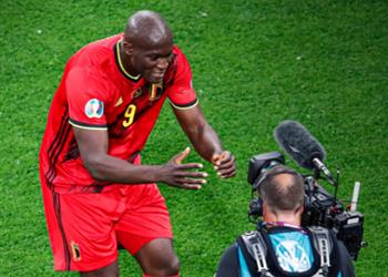 فيديو لوكاكو يدعم إريكسن لحظة الاحتفال بهدفه في مباراة بلجيكا وروسيا